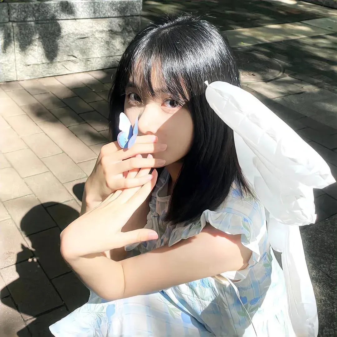 带剑女孩